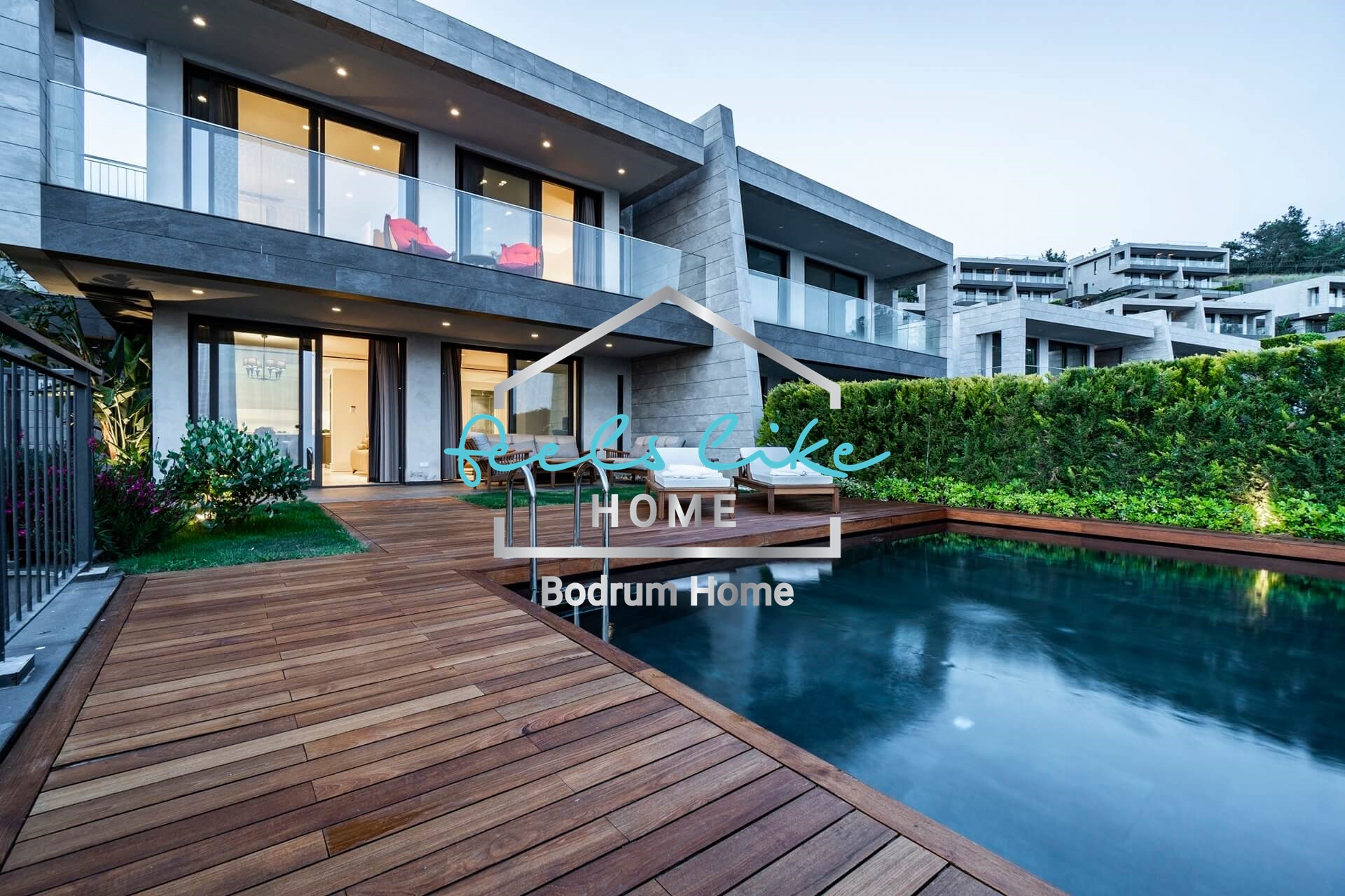 Semi-detached private pool villa with castle and seaview