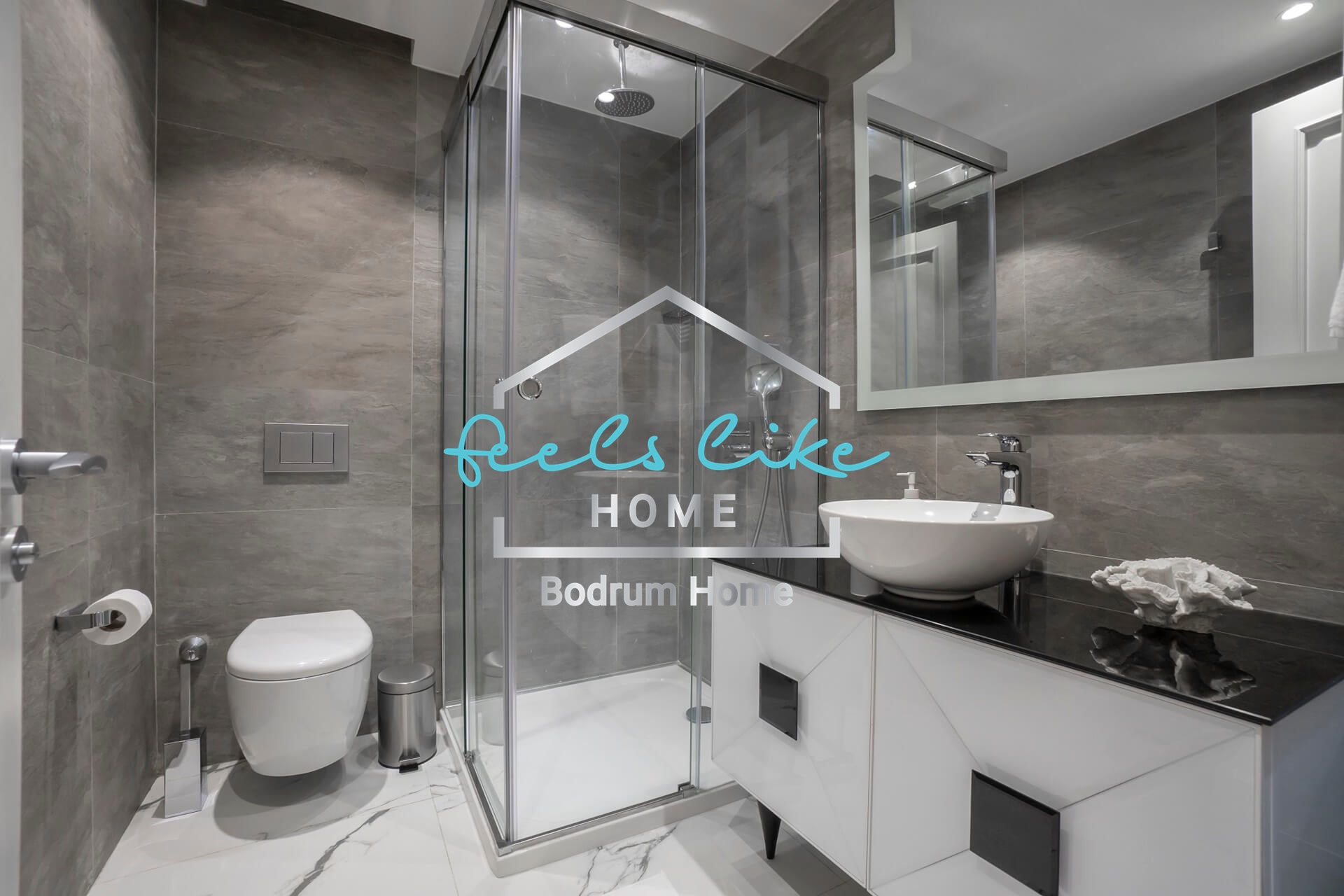 Semi-detached private pool villa with castle and seaview